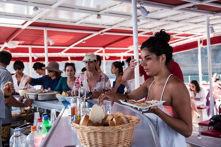 Santorini Cruise with Lunch, Winery and Sunset in Oia Village