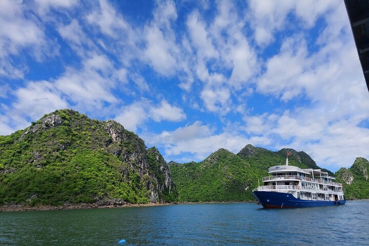 Sapphire Cruise-Luxury Halong Bay Cruises 2 Days 1 Night Tour