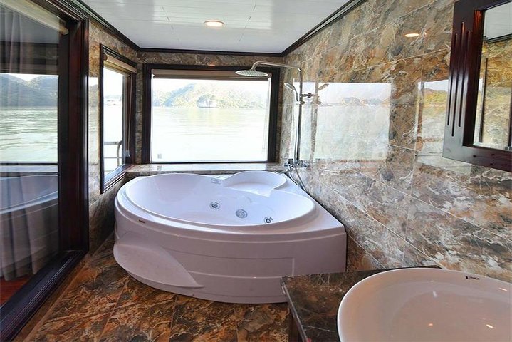 Sapphire Cruise-Luxury Cruise 2 Days 1 Night Tour-Balcony & Bathtub Jacuzzi Room