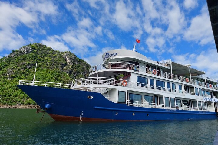 Sapphire Cruise-Luxury Halong Bay Cruises 2 Days 1 Night Tour