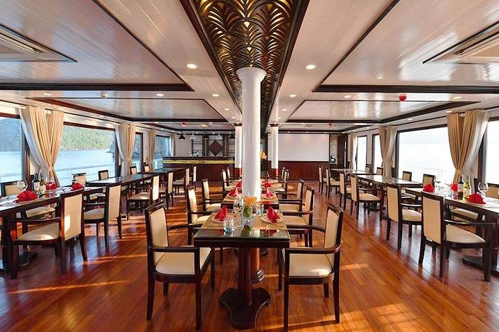 Sapphire Cruise-Luxury Cruise 2 Days 1 Night Tour-Balcony & Bathtub Jacuzzi Room