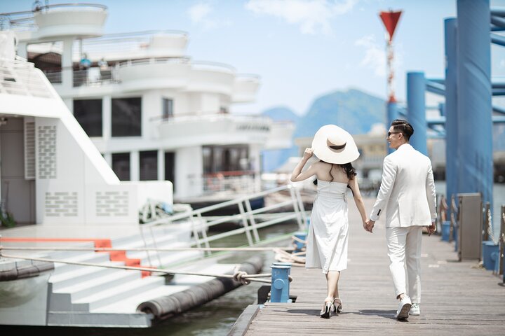 Sea Octopus Cruise - 5 Star Luxury YATCH Halong Bay Heritage Site