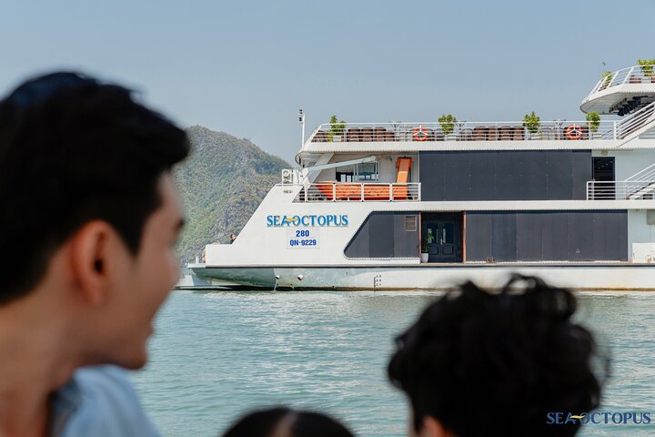 Sea Octopus Cruise - 5 Star Luxury YATCH Halong Bay Heritage Site
