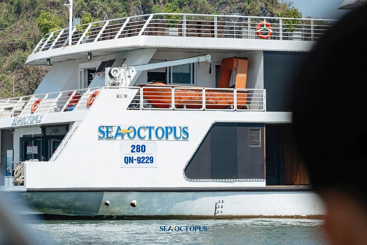 Sea Octopus Cruise - 5 Star Luxury YATCH Halong Bay Heritage Site