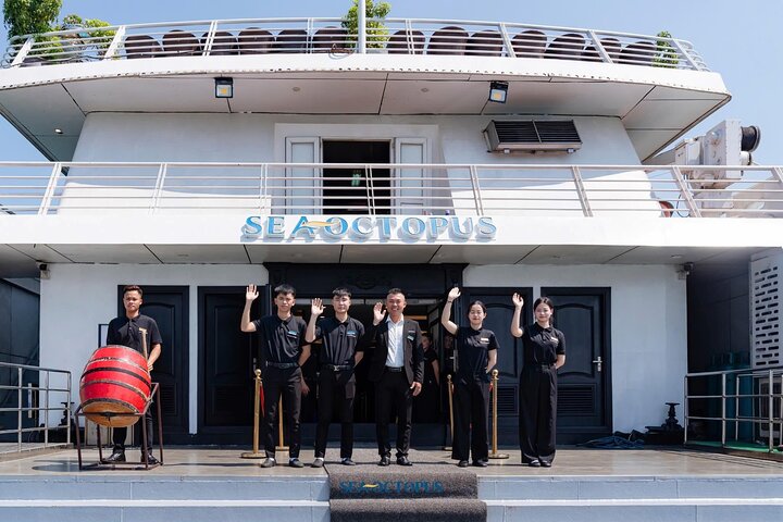 Sea Octopus Cruise - 5 Star Luxury YATCH Halong Bay Heritage Site