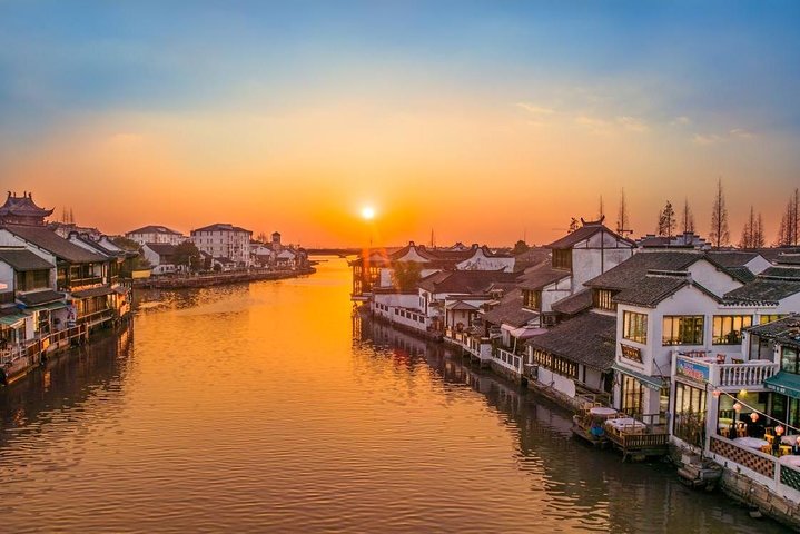 Shanghai private Tour to Zhujiajiao Water Town and tallest tower