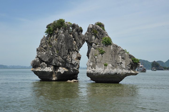 Shore Excursion: GLAMOUR OF HA LONG BAY FROM HA LONG PORT