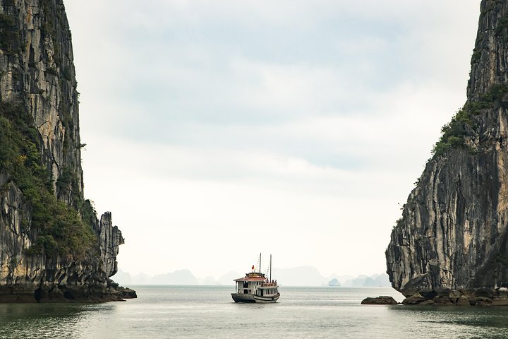 Shore Excursion: GLAMOUR OF HA LONG BAY FROM HA LONG PORT