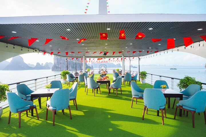 Wonder Of The Sea Cruise Halong One Day Tour, Buffet & Jacuzzi