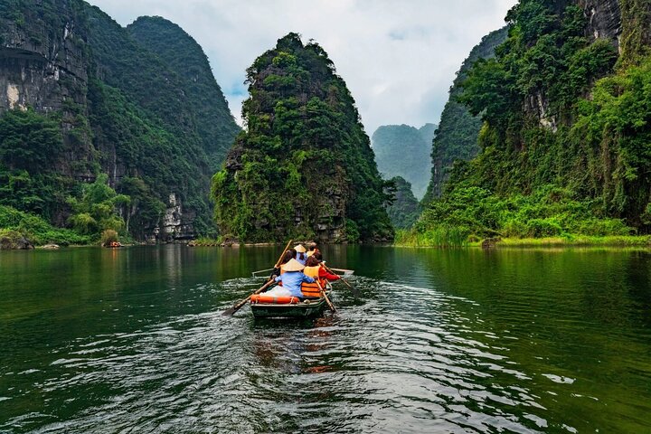 Small Group Ninh Binh Day Tour to Hoa Lu Trang An from Hanoi
