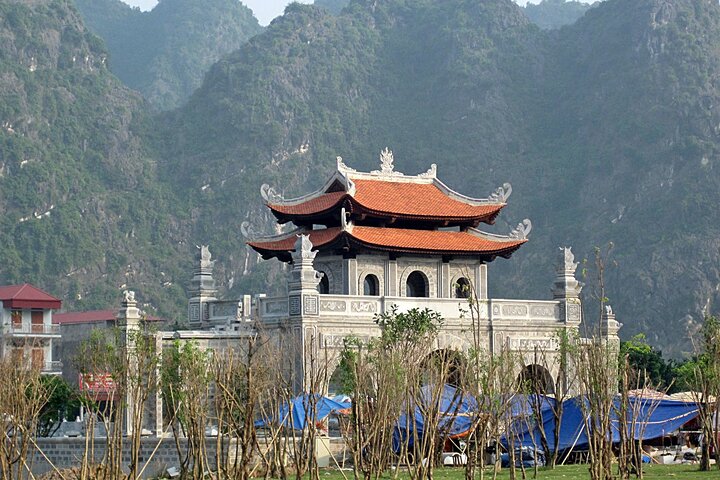 Small Group Ninh Binh Day Tour to Hoa Lu Trang An from Hanoi