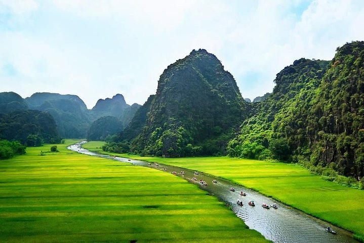 Ninh Binh Day Tour: Hoa Lu Tam Coc Full Day Tour + Biking, Boating, Sightseeing