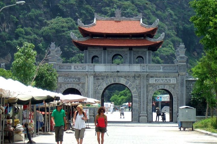 Ninh Binh Day Tour: Hoa Lu Tam Coc Full Day Tour + Biking, Boating, Sightseeing