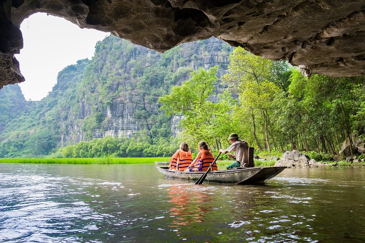 Ninh Binh Small Group Tour 1 Day From Hanoi : Hoa Lu Tam Coc Mua Cave
