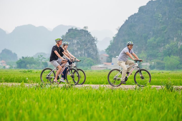 Ninh Binh Small Group Tour 1 Day From Hanoi : Hoa Lu Tam Coc Mua Cave