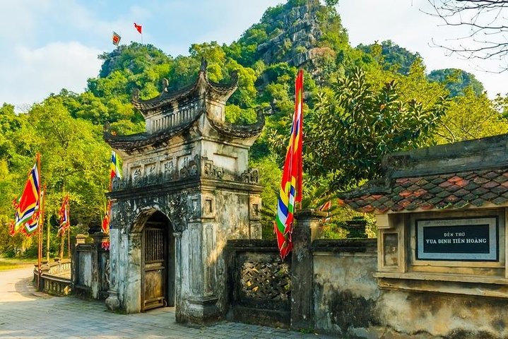 Ninh Binh Small Group Tour 1 Day From Hanoi : Hoa Lu Tam Coc Mua Cave