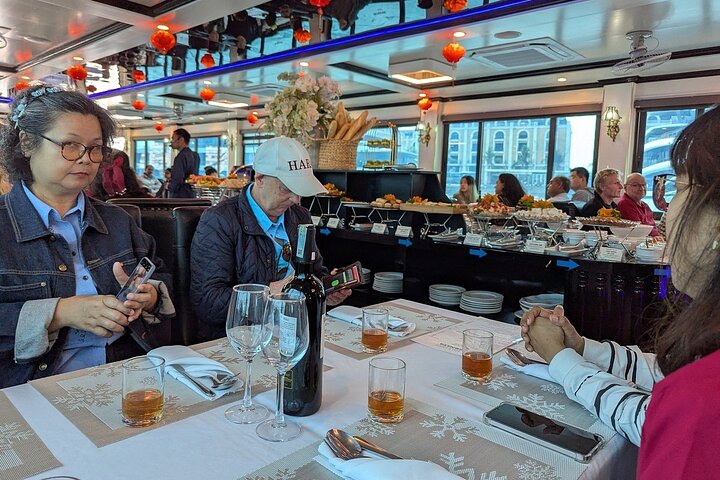 Sonata Cruise: Halong Bay Day Trip with Buffet and Jacuzzi Pool