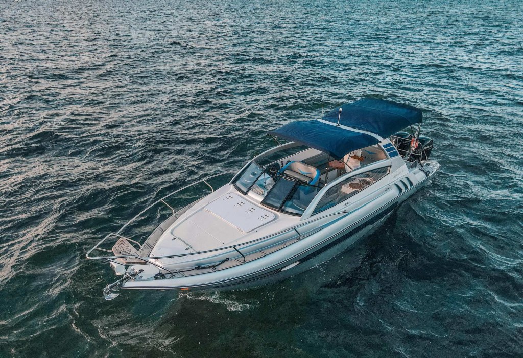 Sport Boat 34 with Cabin and Bathrom for snorkeling and visit Isla Mujeres