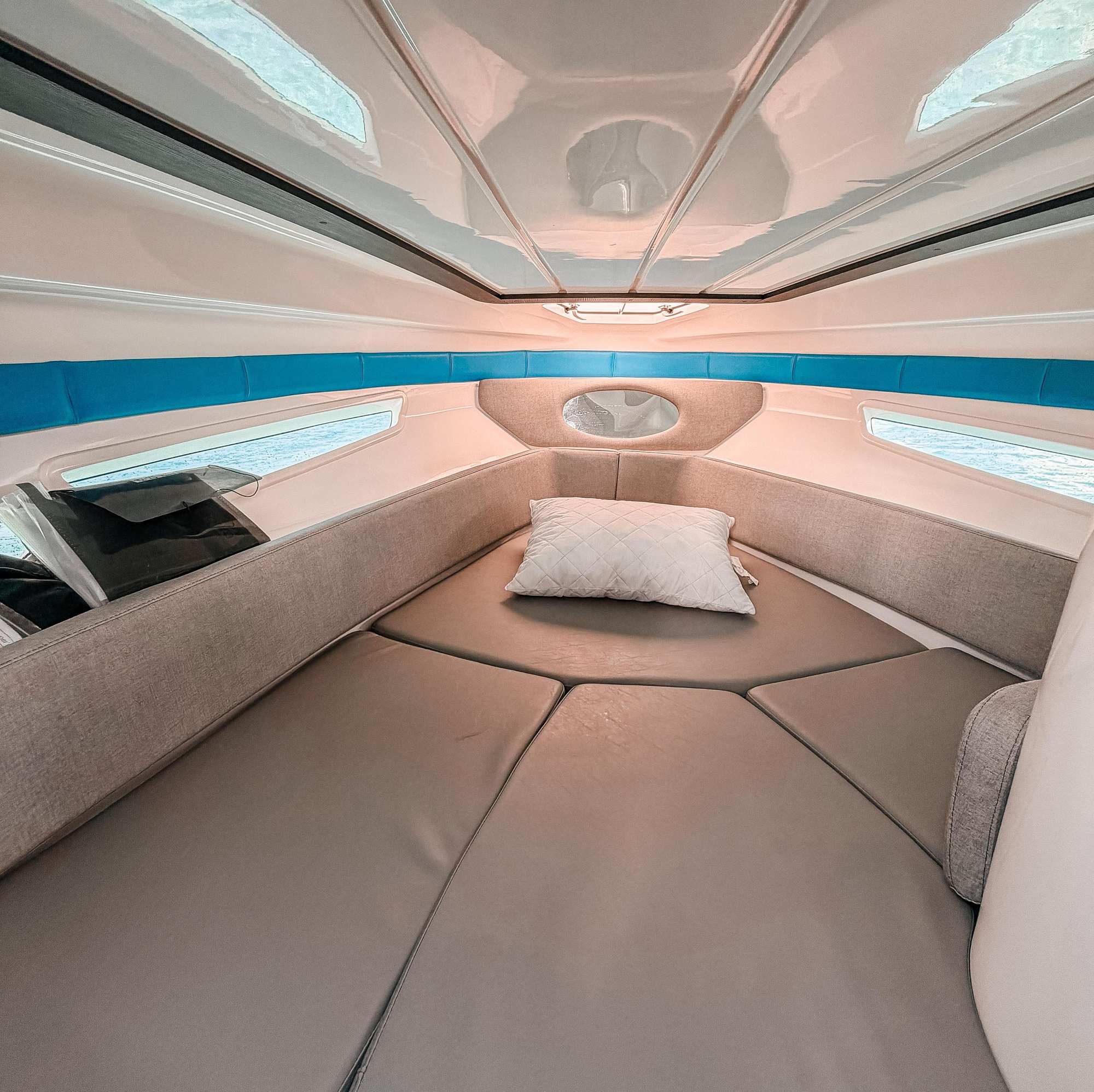 Sport Boat 34 with Cabin and Bathrom for snorkeling and visit Isla Mujeres