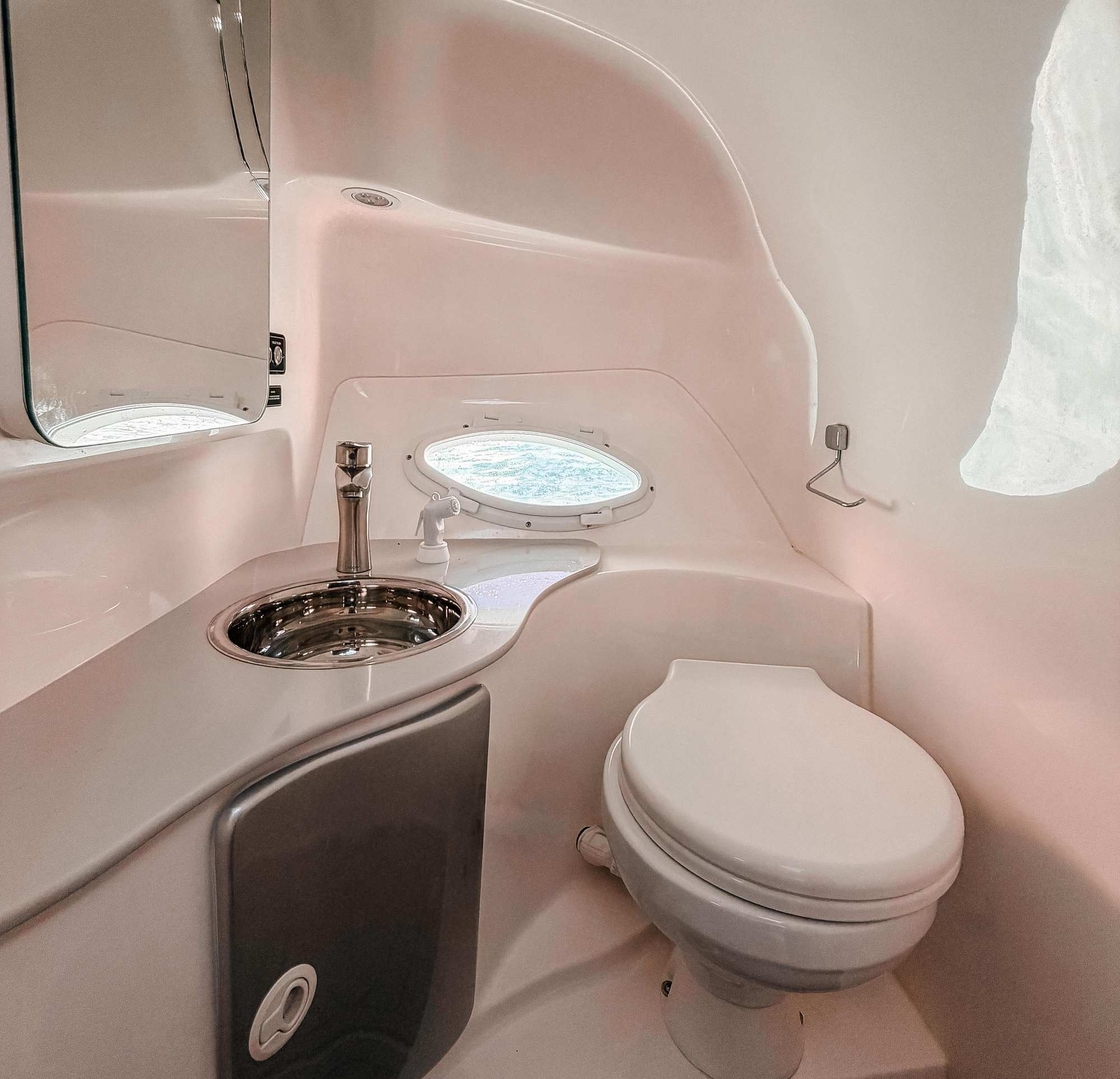 Sport Boat 34 with Cabin and Bathrom for snorkeling and visit Isla Mujeres