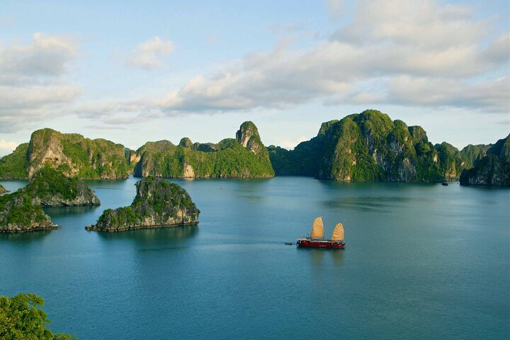 Standard Halong 2 days 1 night - overnight on cruise - Bai Tu Long routine
