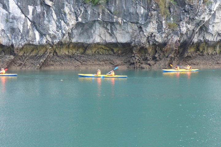 kayaking on halong bay