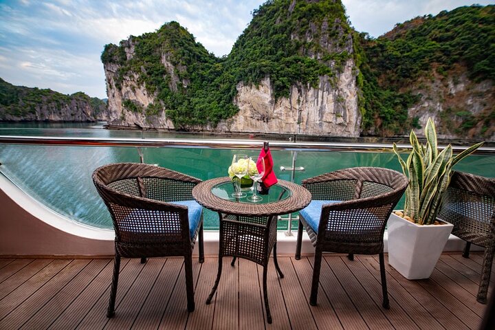 Stellar of The Sea Cruise - Greatest Modern Yatch in Halong Bay