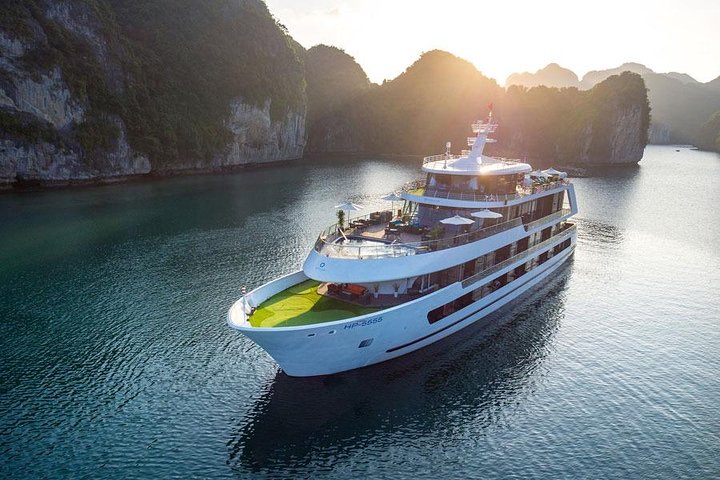 STELLAR OF THE SEAS-Greatest Cruise in the Halong Bay- 2 Days 1 Night Tour