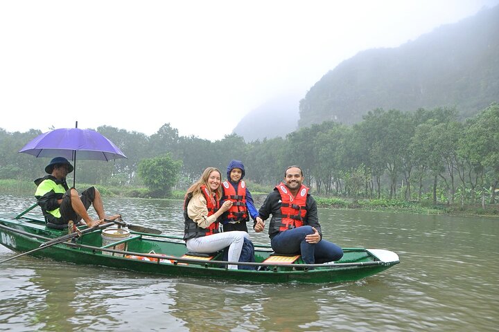 Tam Coc Boating Hoa Lu Private Day Tour and Local Family Visit