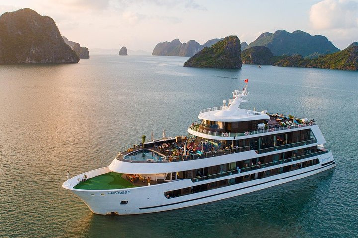 Top VIP Luxury Cruise 3 Days Tour : Full Meals,Biking,Kayaking,Swimming Pool