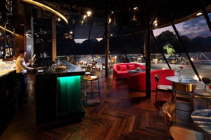 Luxury 5 Stars Cruise 3D-2N: Biking,BBQ Dinner,Golf Course,Cave,Meals,Kayak,Pool