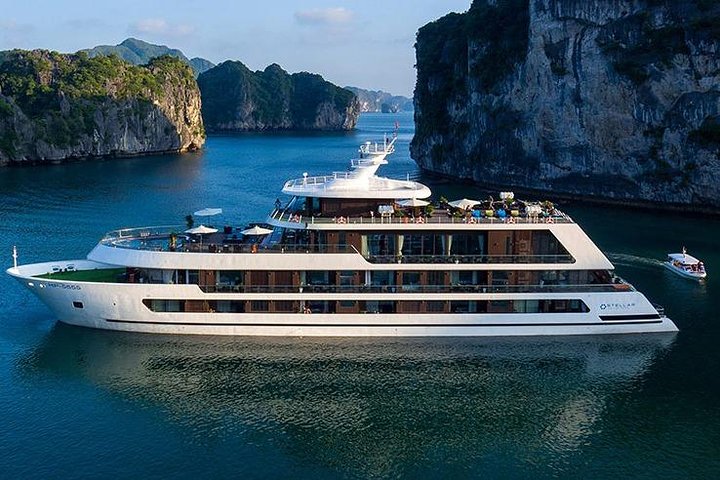 Luxury 5 Stars Cruise 3D-2N: Biking,BBQ Dinner,Golf Course,Cave,Meals,Kayak,Pool