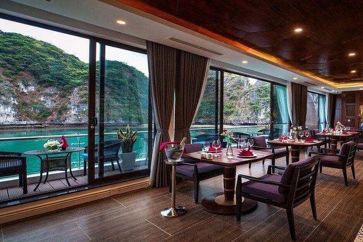 Luxury 5 Stars Cruise 3D-2N: Biking,BBQ Dinner,Golf Course,Cave,Meals,Kayak,Pool