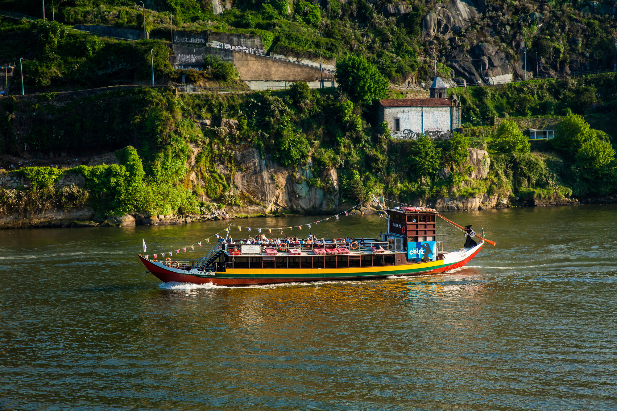 Traditional Dour Valley Tour: Winery, Cruise, Lunch and Viewpoint. - From Porto.