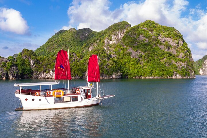 Unique Halong Private Day Cruise with Kayak and Fishing Village