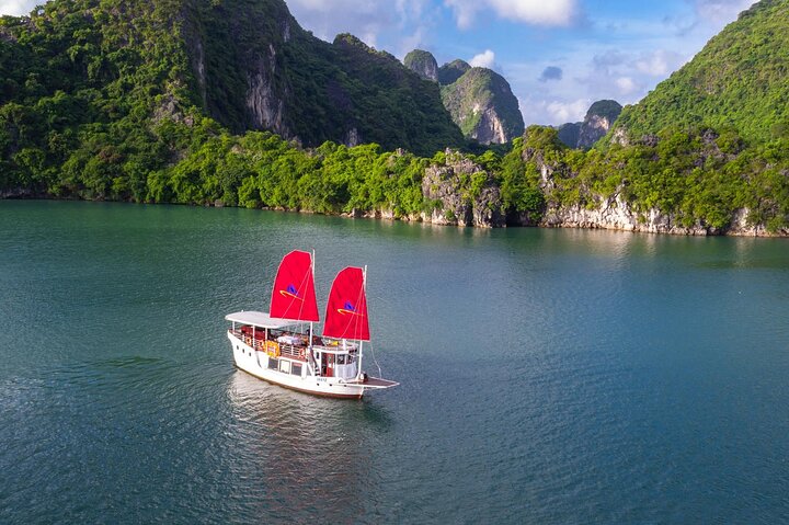 Unique Halong Private Day Cruise with Kayak and Fishing Village