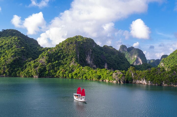 Unique Halong Private Day Cruise with Kayak and Fishing Village