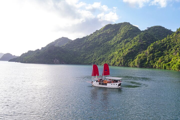 Unique Halong Private Day Cruise with Kayak and Fishing Village