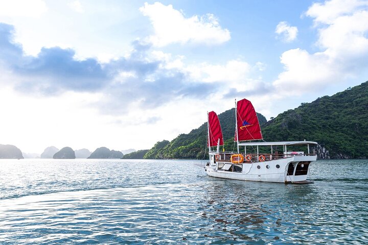 Unique Halong Private Day Cruise with Kayak and Fishing Village