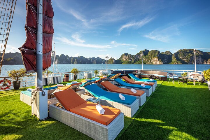 Verdure Lotus Classic Cruise in Halong Bay & Lan Ha Bay (2D1N)