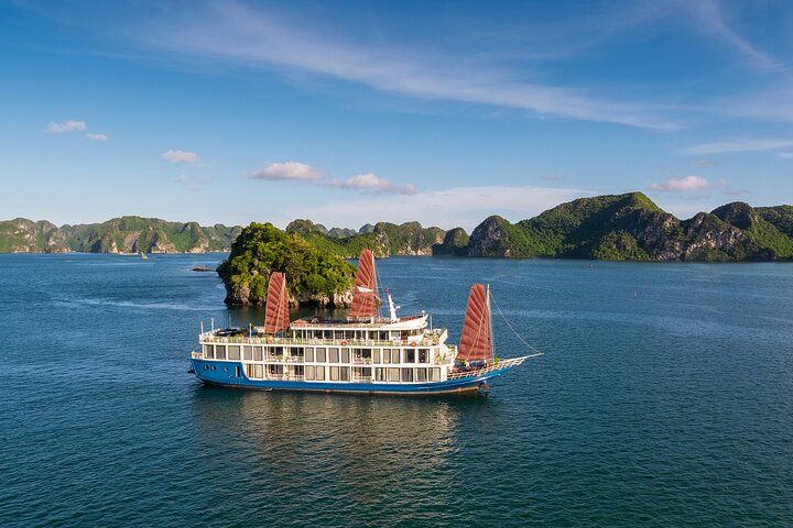 Verdure Lotus Classic Cruise in Halong Bay & Lan Ha Bay (2D1N)
