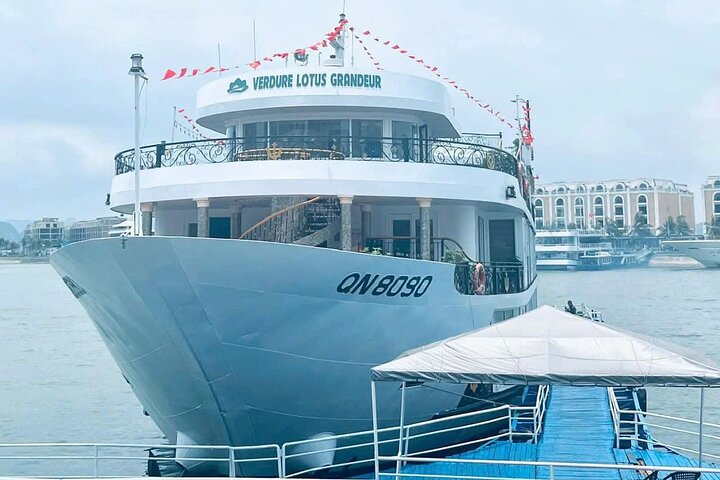 erdure Lotus Grandeur Cruise 5 Star Halong Bay 2 days 1 night
