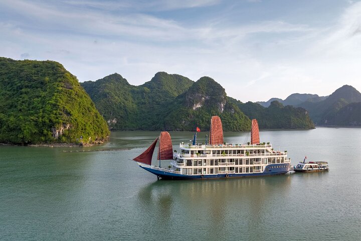 Verdure Luxury Cruise Halong Bay Overnight Cruise from Hanoi