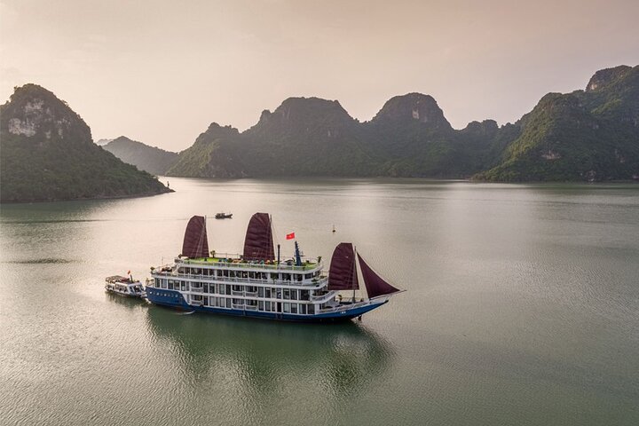 Verdure Luxury Cruise Halong Bay Overnight Cruise from Hanoi