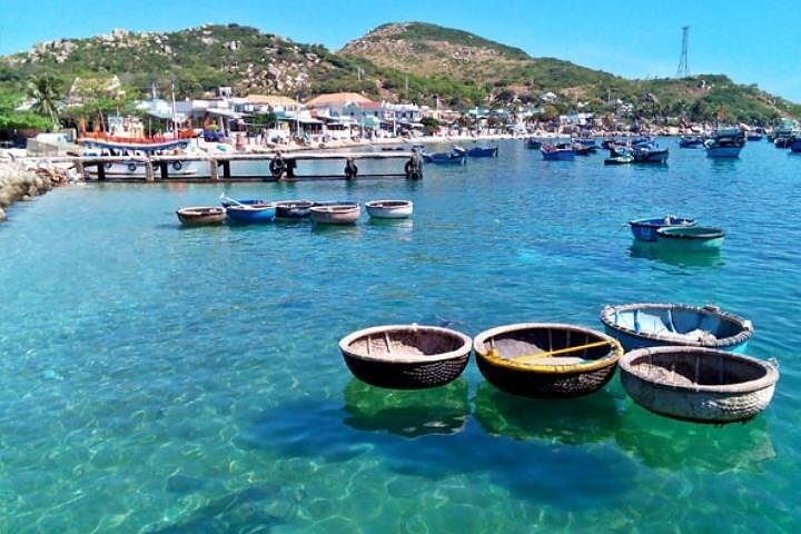 Vinh Hy Bay Snorkeling, Hidden Waterfall Discovery from Mui Ne