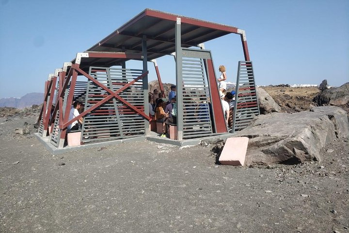 Volcanic Islands Cruise: Volcano, Hot Springs and Thirassia