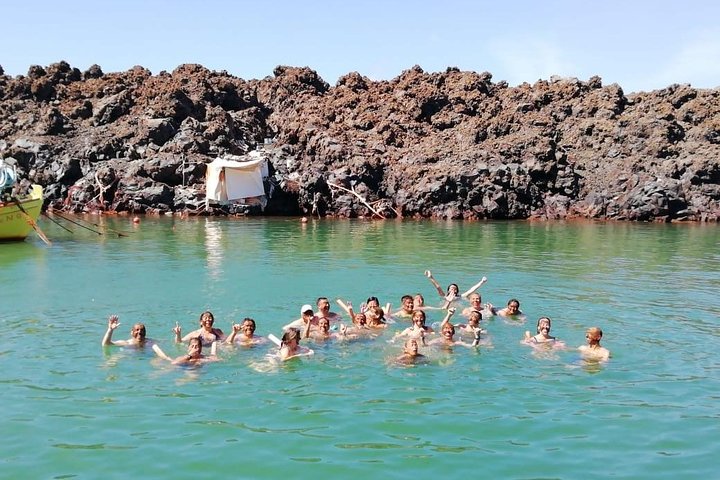 Volcanic Islands Cruise: Volcano, Hot Springs and Thirassia