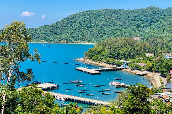 Walking under sea - Snorkeling in Cham Island