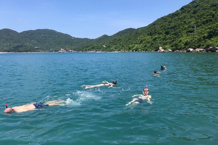 Walking under sea - Snorkeling in Cham Island