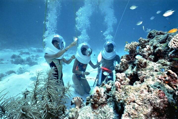 Walking under sea - Snorkeling in Cham Island